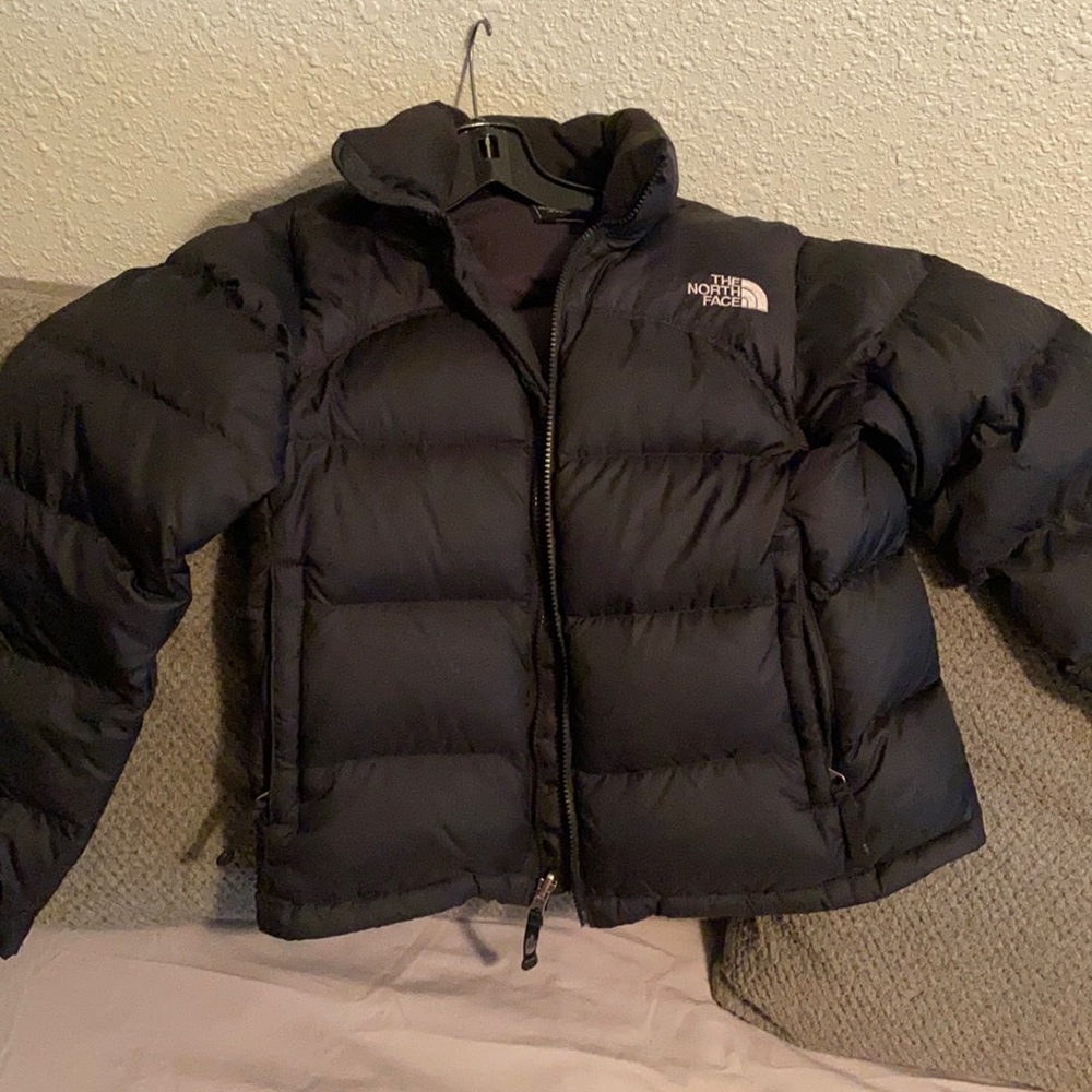 Selling a gently used north face puffer jacket in a size extra small
